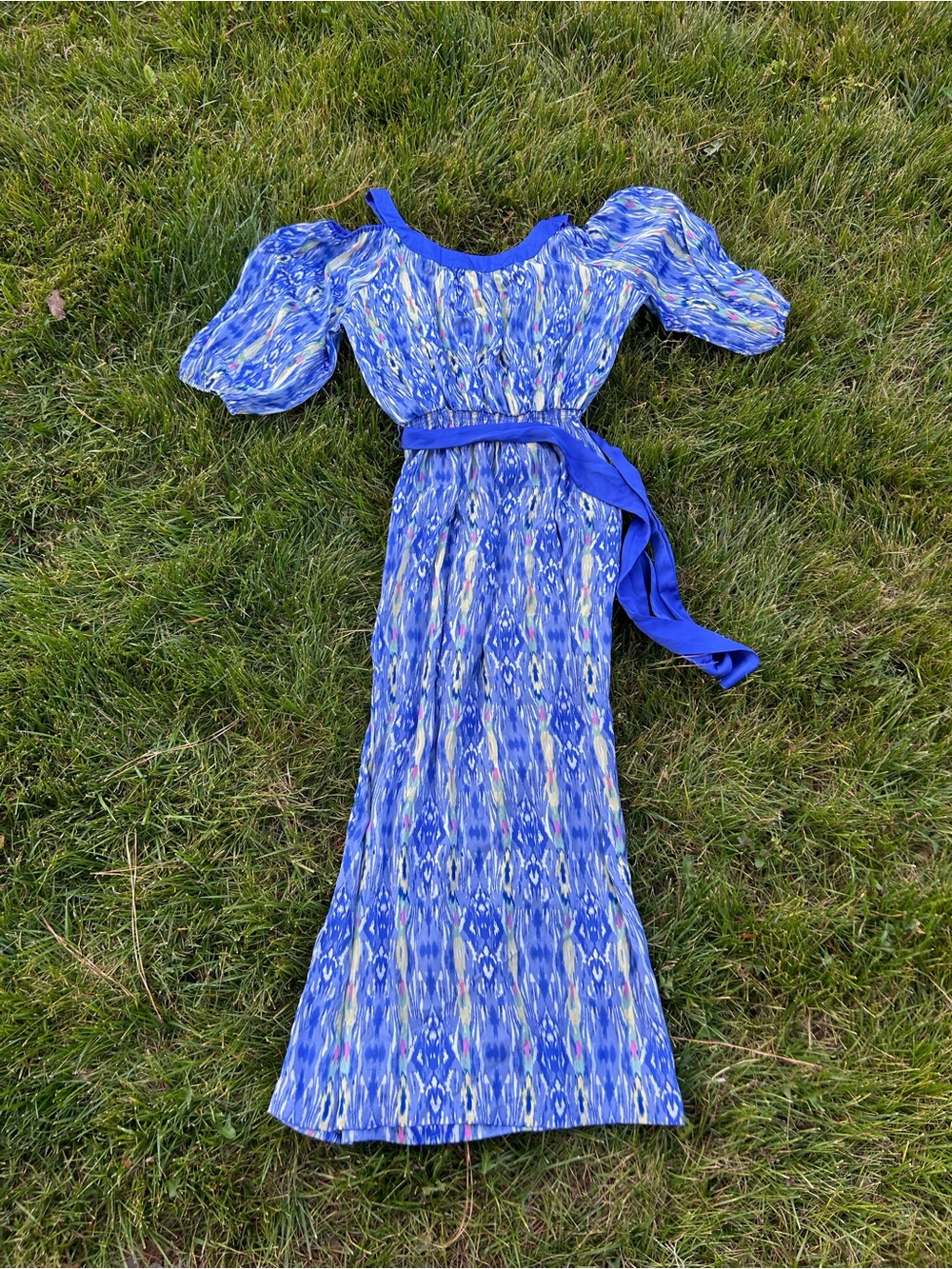 Hot and Hollywood cold shoulder maxi dress size medium blue, yellow white spring